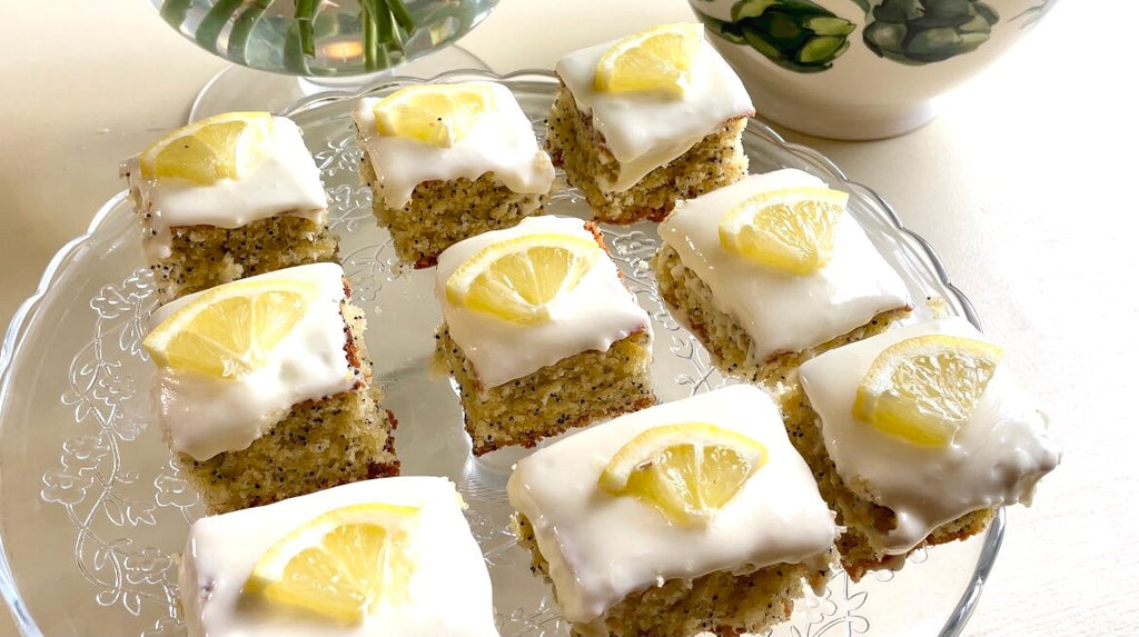 LEMON & POPPYSEED CAKE